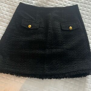 Express twead skirt with gold buttons